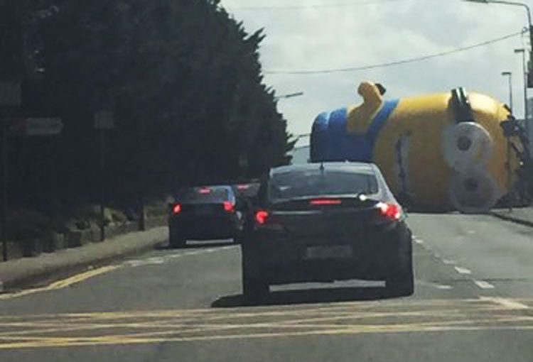 E il Minion blocca la strada statale…