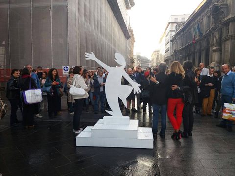Una statua per la Linea