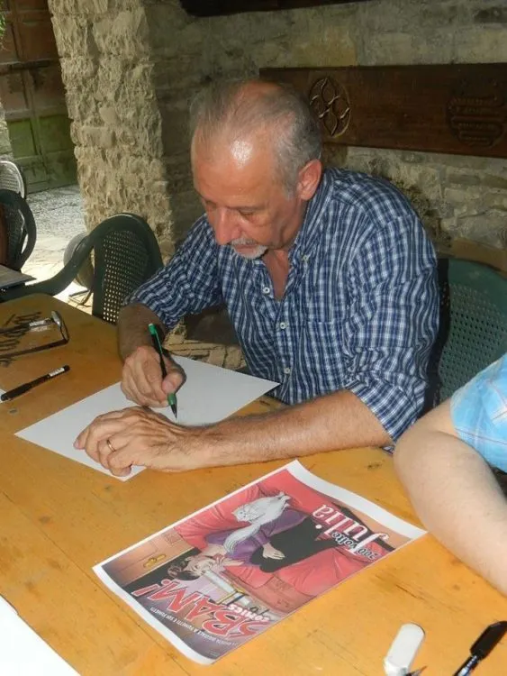 Claudio Piccoli incontra il pubblico durante "Eroi a Grazzano" (6 giugno 2015): sul suo tavolo, la copertina di Sbam! 21